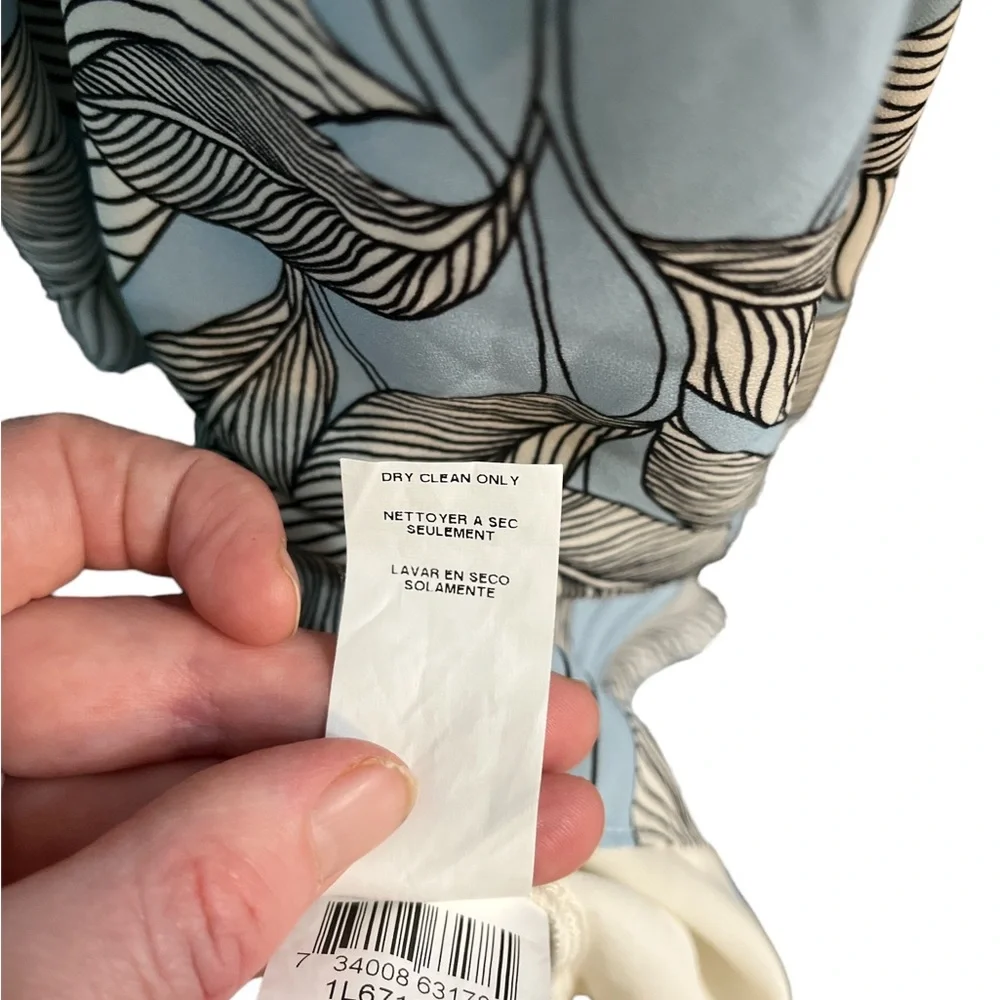 Karen Kane Blue Floral Sleeveless Blouse ~ Medium - Picture 5 of 5